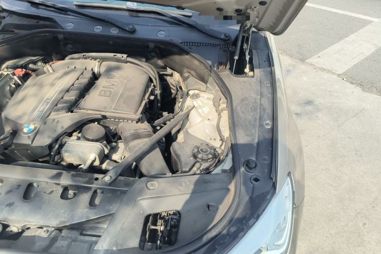 Used BMW 5 Series GT 2013 535i Elegant Edition Engine Bay Left
