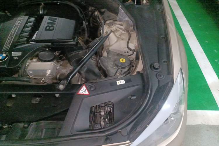 Used BMW 5 Series GT 2013 535i Elegant Edition Engine Bay Left