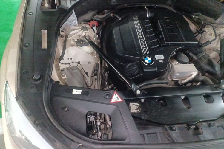 Used BMW 5 Series GT 2013 535i Elegant Edition Engine Bay Right