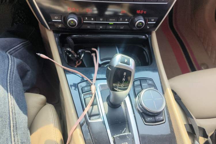Used BMW 5 Series GT 2013 535i Elegant Edition Gear Lever