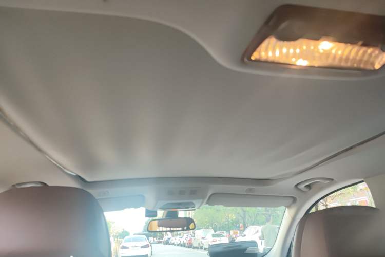 Used BMW 5 Series GT 2013 535i Leading Model Headliner