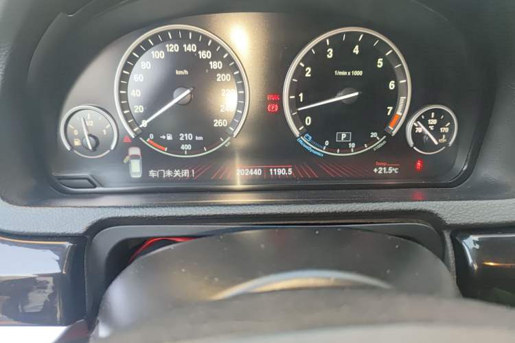 Used BMW 5 Series GT 2013 535i Leading Model Odometer Close Up
