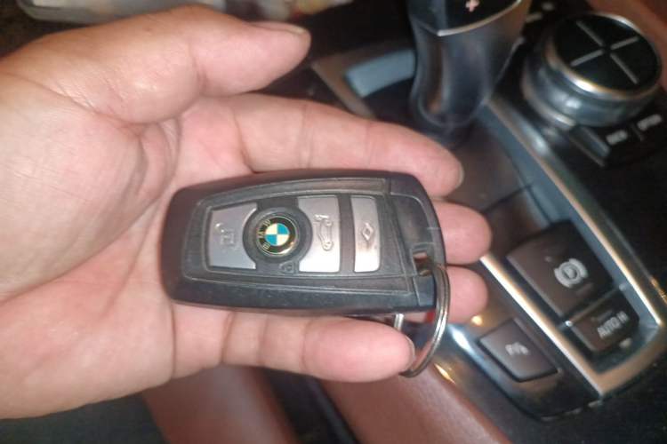 Used BMW 5 Series GT 2013 535i Elegant Edition Vehicle Key