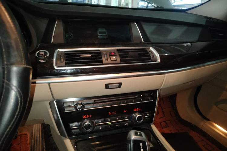 Used BMW 5 Series GT 2013 535i Elegant Edition Audio And AC Panel
