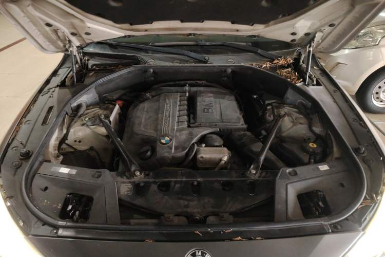 Used BMW 5 Series GT 2013 535i Elegant Edition Engine Bay