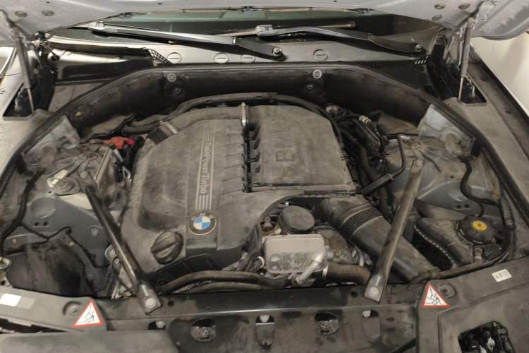 Used BMW 5 Series GT 2013 535i Leading Model Engine Bay