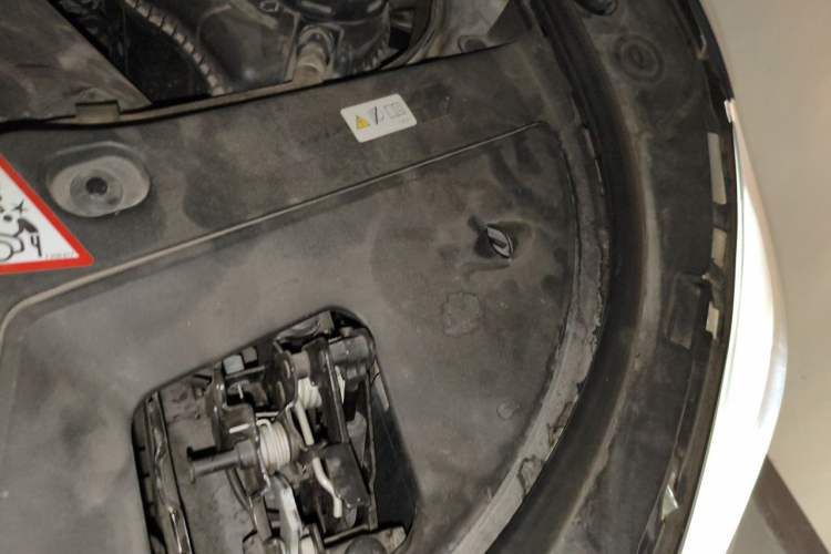 Used BMW 5 Series GT 2013 535i Leading Model Engine Bay Left
