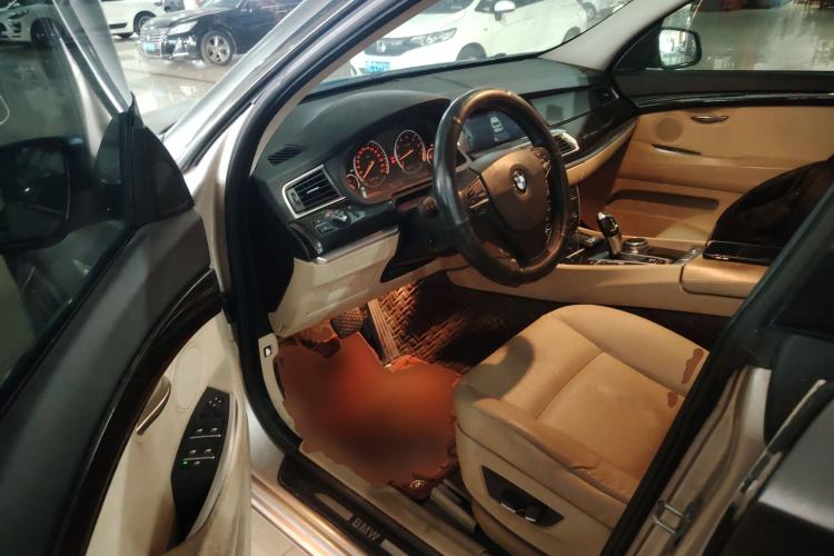 Used BMW 5 Series GT 2013 535i Elegant Edition Interior 3