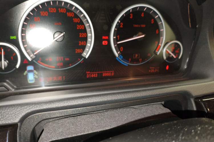 Used BMW 5 Series GT 2013 535i Leading Model Odometer Close Up