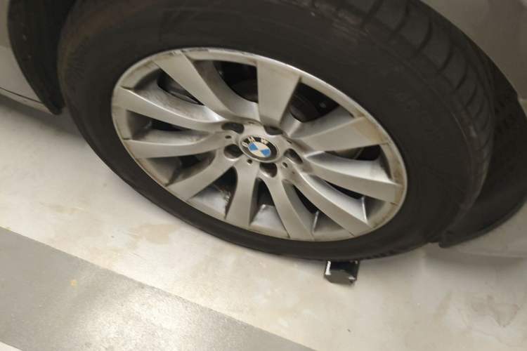 Used BMW 5 Series GT 2013 535i Leading Model Right Front Wheel Hub