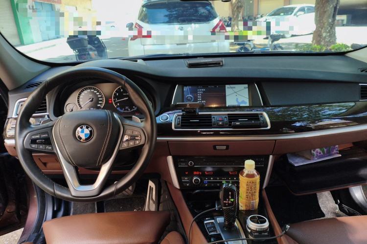 Used BMW 5 Series GT 2013 535i Luxury Edition Center Console