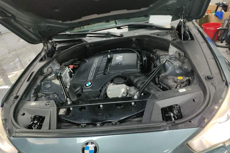 Used BMW 5 Series GT 2013 535i Elegant Edition Engine Bay