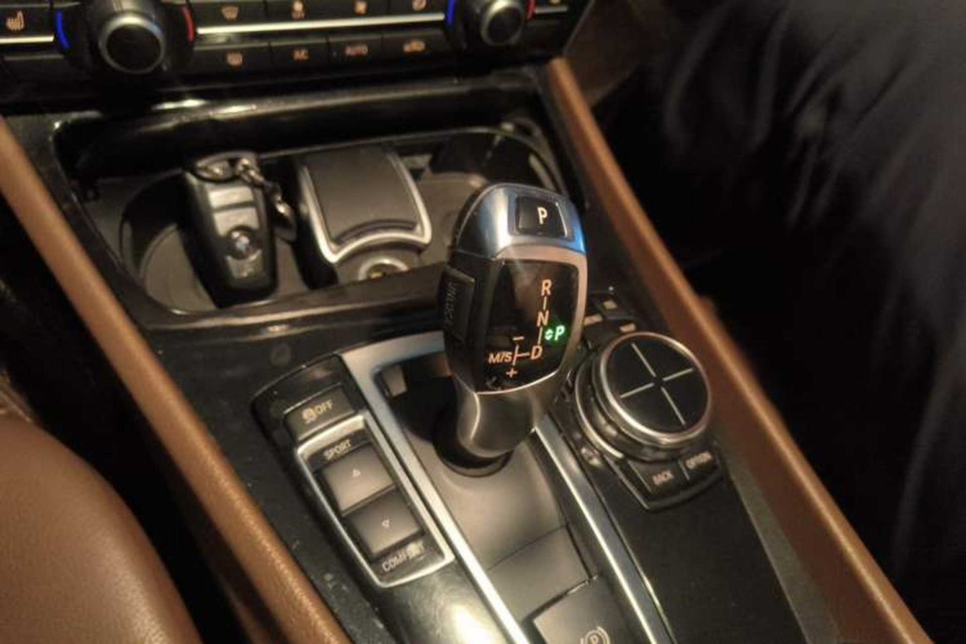 Used BMW 5 Series GT 2013 535i Elegant Edition Gear Lever