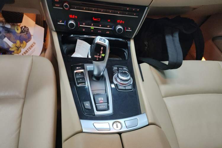 Used BMW 5 Series GT 2013 535i Elegant Edition Gear Lever