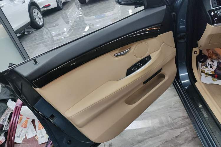 Used BMW 5 Series GT 2013 535i Elegant Edition Left Front Door Interior