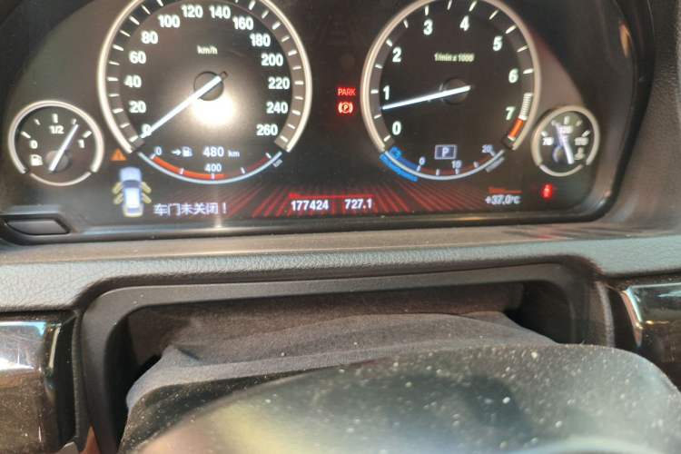 Used BMW 5 Series GT 2013 535i Luxury Edition Odometer Close Up