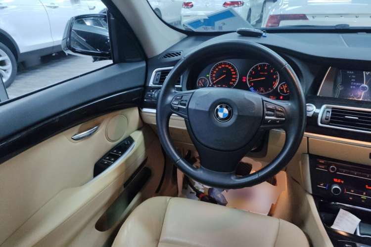 Used BMW 5 Series GT 2013 535i Elegant Edition Steering Wheel