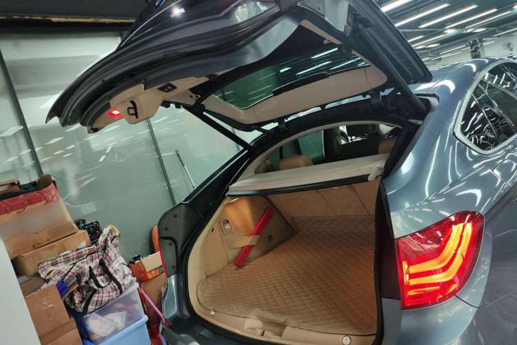 Used BMW 5 Series GT 2013 535i Elegant Edition Trunk