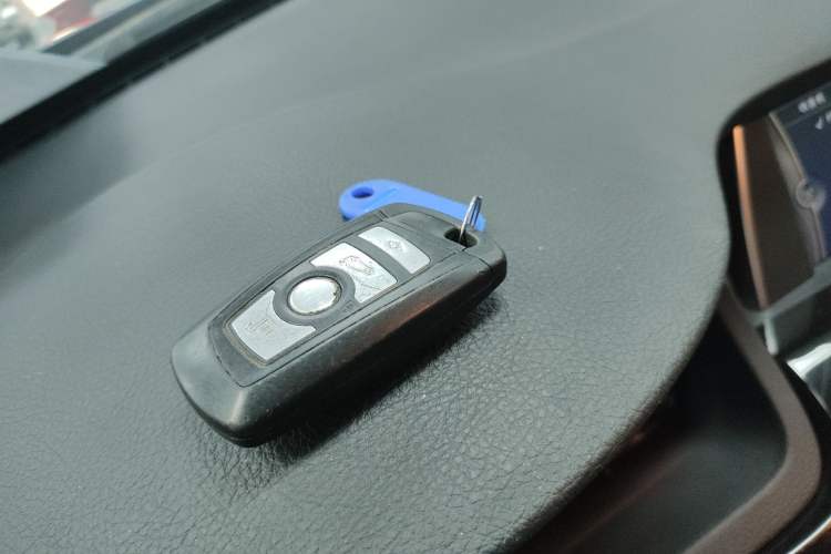 Used BMW 5 Series GT 2013 535i Elegant Edition Vehicle Key