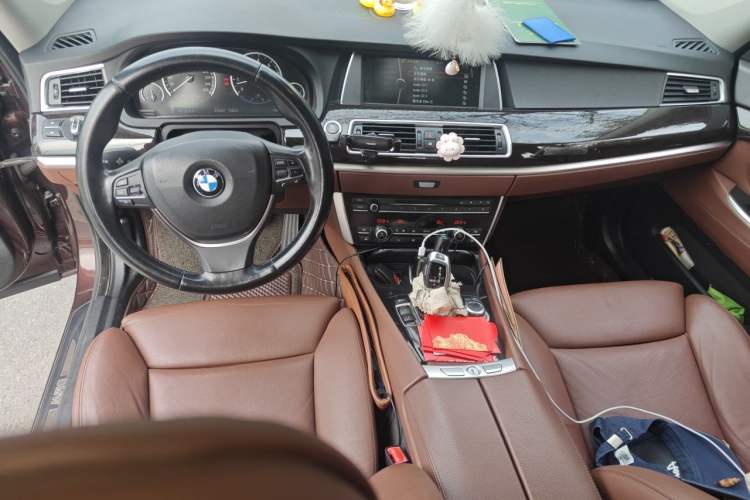 Used BMW 5 Series GT 2013 535i Leading Model Center Console