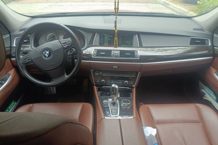 Used BMW 5 Series GT 2013 535i Elegant Edition Center Console
