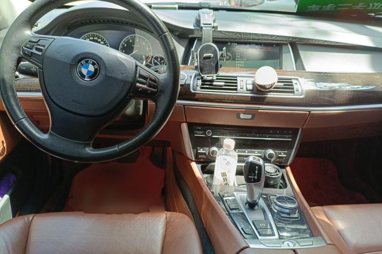Used BMW 5 Series GT 2013 535i Elegant Edition Center Console