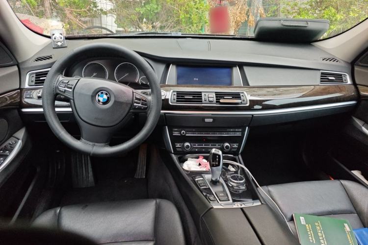 Used BMW 5 Series GT 2013 535i Elegant Edition Center Console