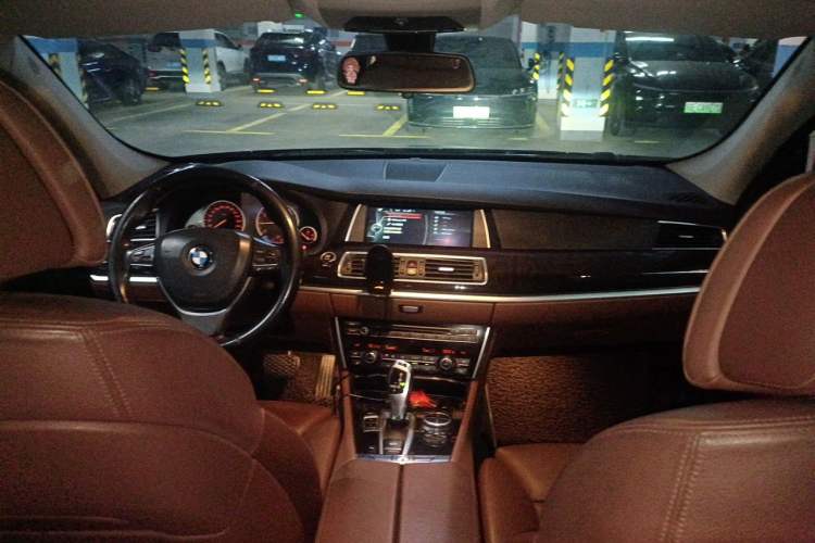 Used BMW 5 Series GT 2013 535i Leading Model Center Console