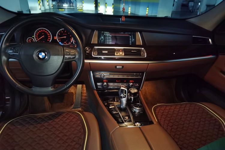 Used BMW 5 Series GT 2013 535i Leading Model Center Console