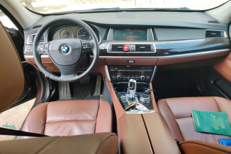 Used BMW 5 Series GT 2013 535i Elegant Edition Center Console