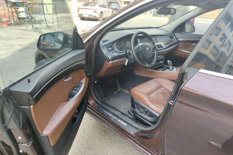 Used BMW 5 Series GT 2013 535i Elegant Edition Driver Seat