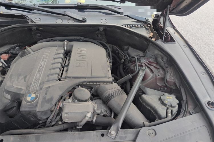 Used BMW 5 Series GT 2013 535i Leading Model Engine Bay Left