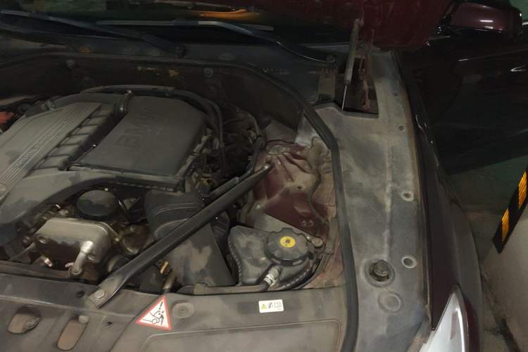 Used BMW 5 Series GT 2013 535i Luxury Edition Engine Bay Left