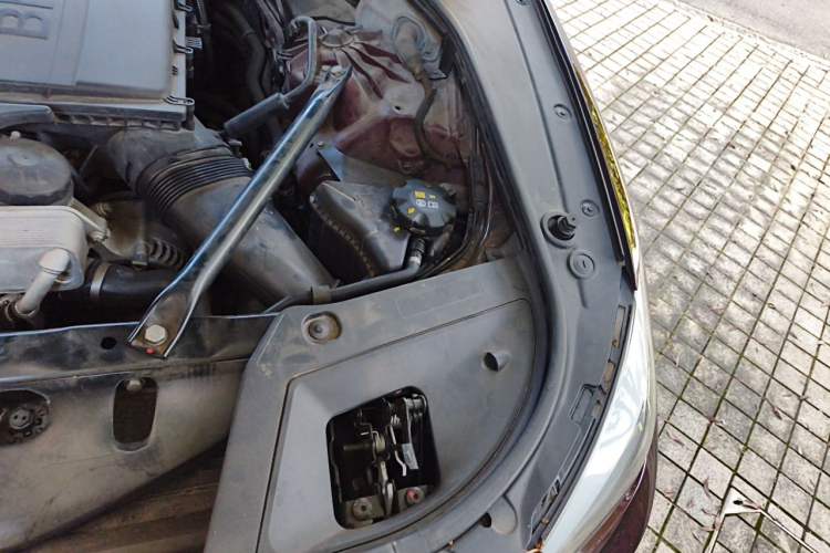 Used BMW 5 Series GT 2013 535i Luxury Edition Engine Bay Left