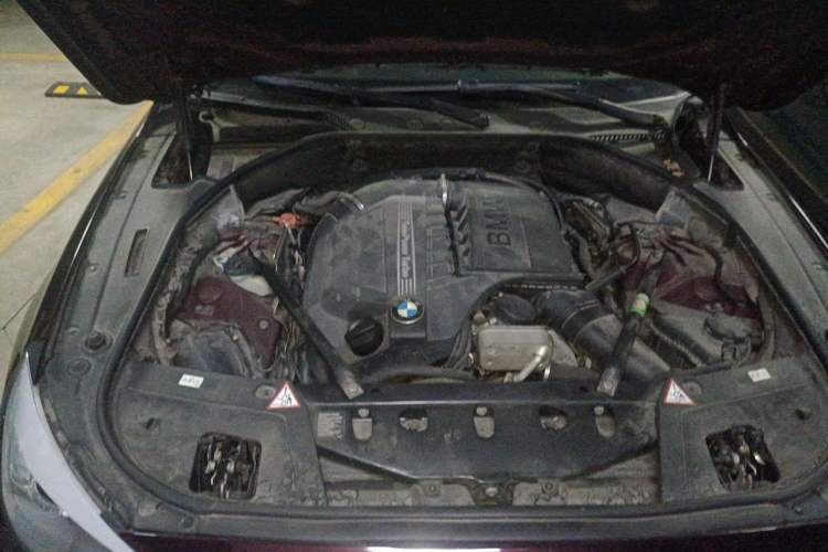 Used BMW 5 Series GT 2013 535i Leading Model Engine Bay