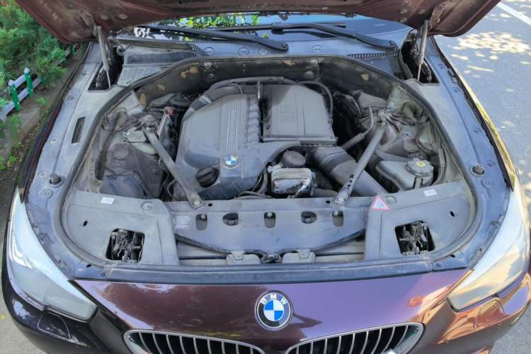 Used BMW 5 Series GT 2013 535i Leading Model Engine Bay