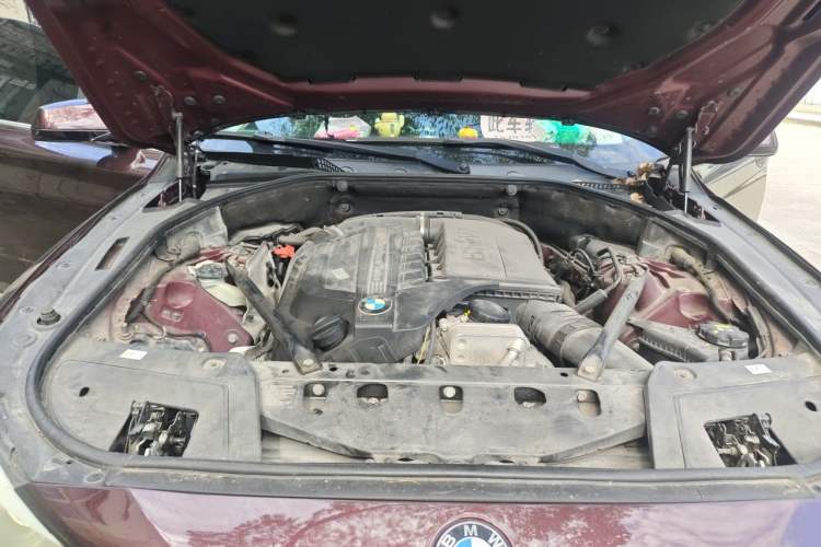 Used BMW 5 Series GT 2013 535i Elegant Edition Engine Bay Right