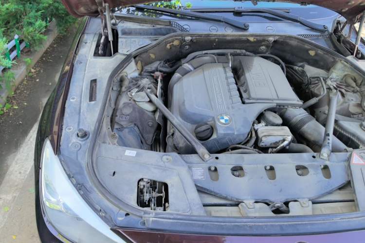 Used BMW 5 Series GT 2013 535i Leading Model Engine Bay Right