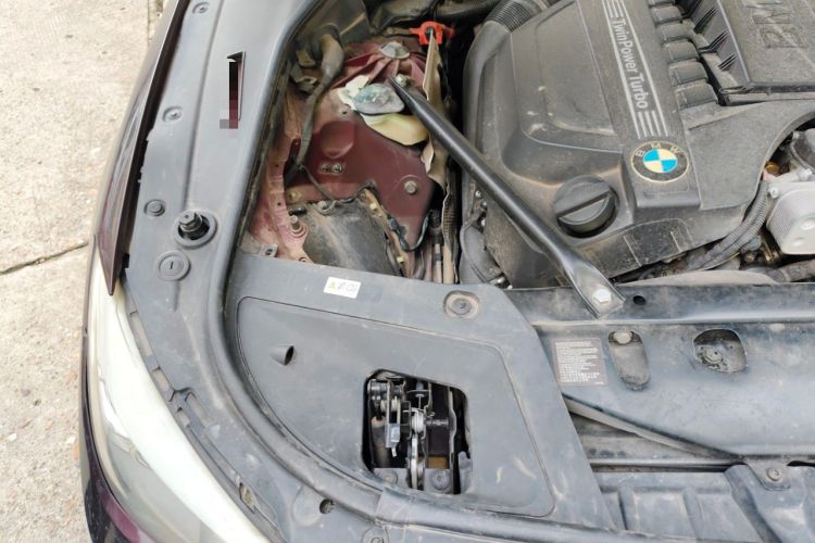 Used BMW 5 Series GT 2013 535i Elegant Edition Engine Bay Right