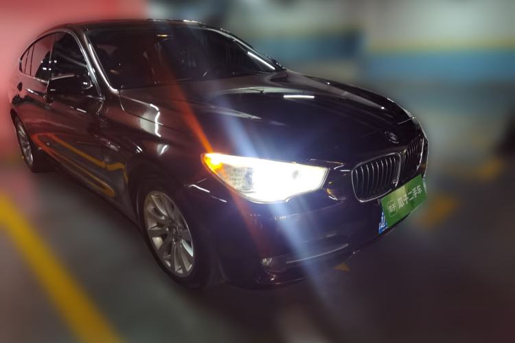 Used BMW 5 Series GT 2013 535i Leading Model Front Right 45 Deg