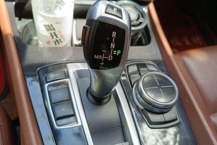 Used BMW 5 Series GT 2013 535i Elegant Edition Gear Lever