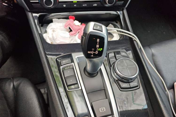 Used BMW 5 Series GT 2013 535i Elegant Edition Gear Lever