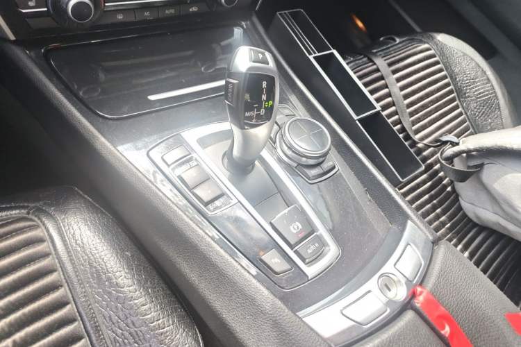 Used BMW 5 Series GT 2013 535i Elegant Edition Gear Lever