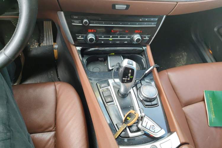 Used BMW 5 Series GT 2013 535i Elegant Edition Gear Lever