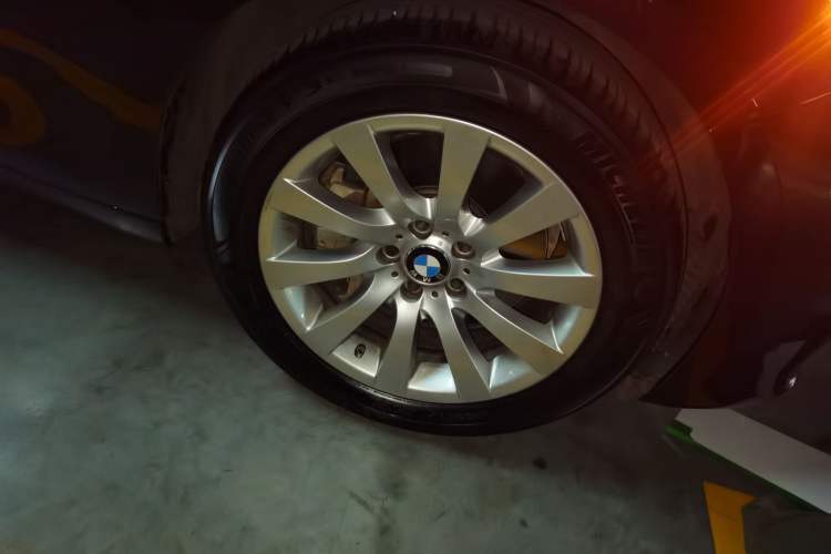 Used BMW 5 Series GT 2013 535i Leading Model Right Front Wheel Hub