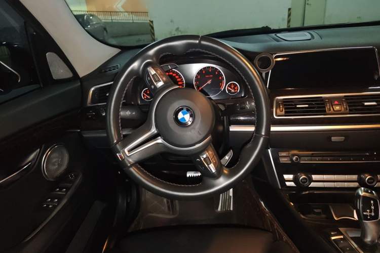 Used BMW 5 Series GT 2013 535i Luxury Edition Steering Wheel