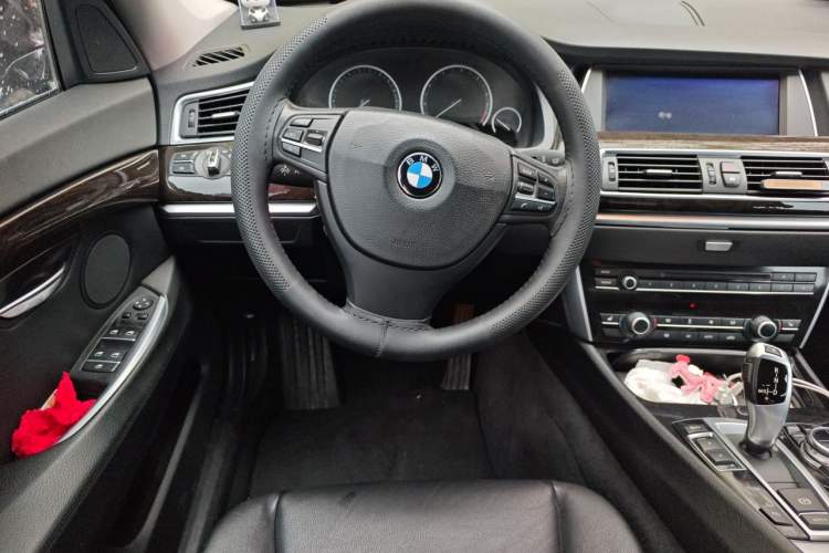 Used BMW 5 Series GT 2013 535i Elegant Edition Steering Wheel