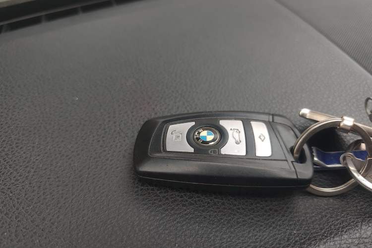 Used BMW 5 Series GT 2013 535i Elegant Edition Vehicle Key