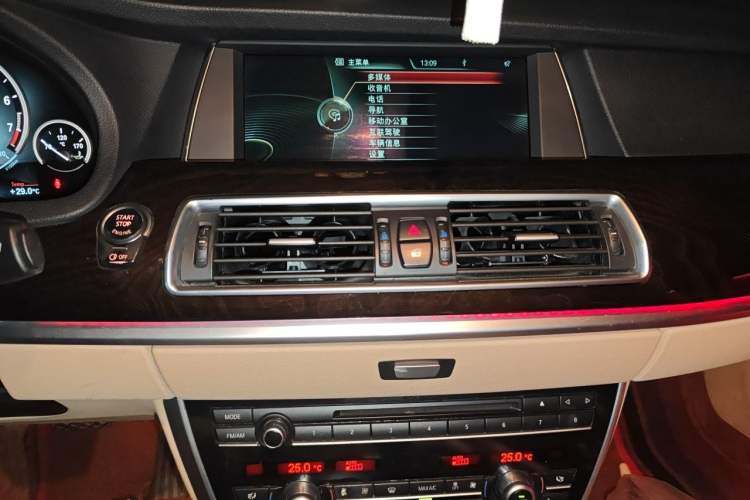 Used BMW 5 Series GT 2013 535i Leading Model Audio And AC Panel
