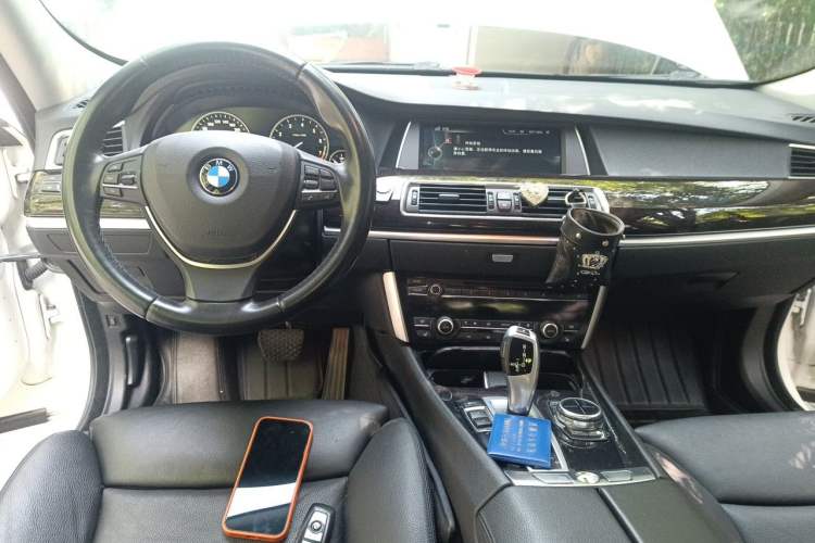 Used BMW 5 Series GT 2013 535i Leading Model Center Console